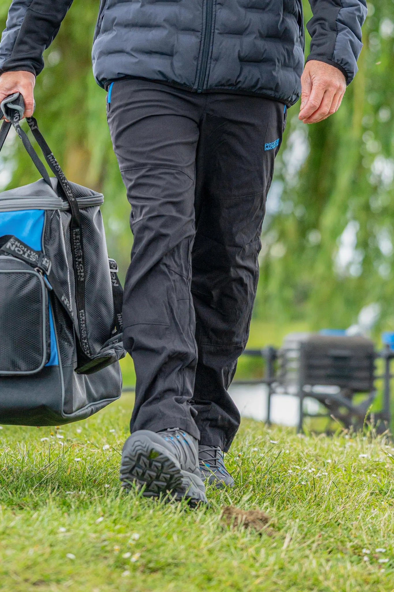 Preston DuraTech Trousers gedragen met carryall