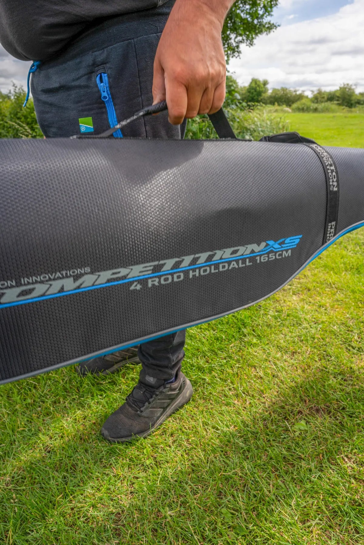 Preston Competition XS 4 Rod Holdall 165cm handgreep tijdens het dragen