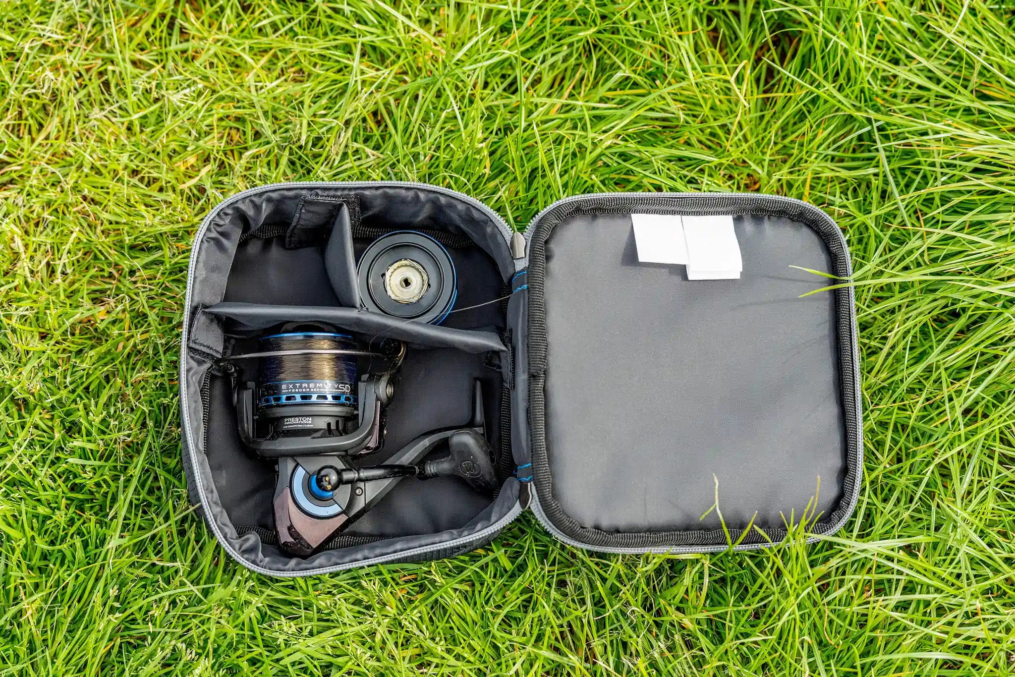 Preston Competition XS Reel Case met molens in bovenaanzicht