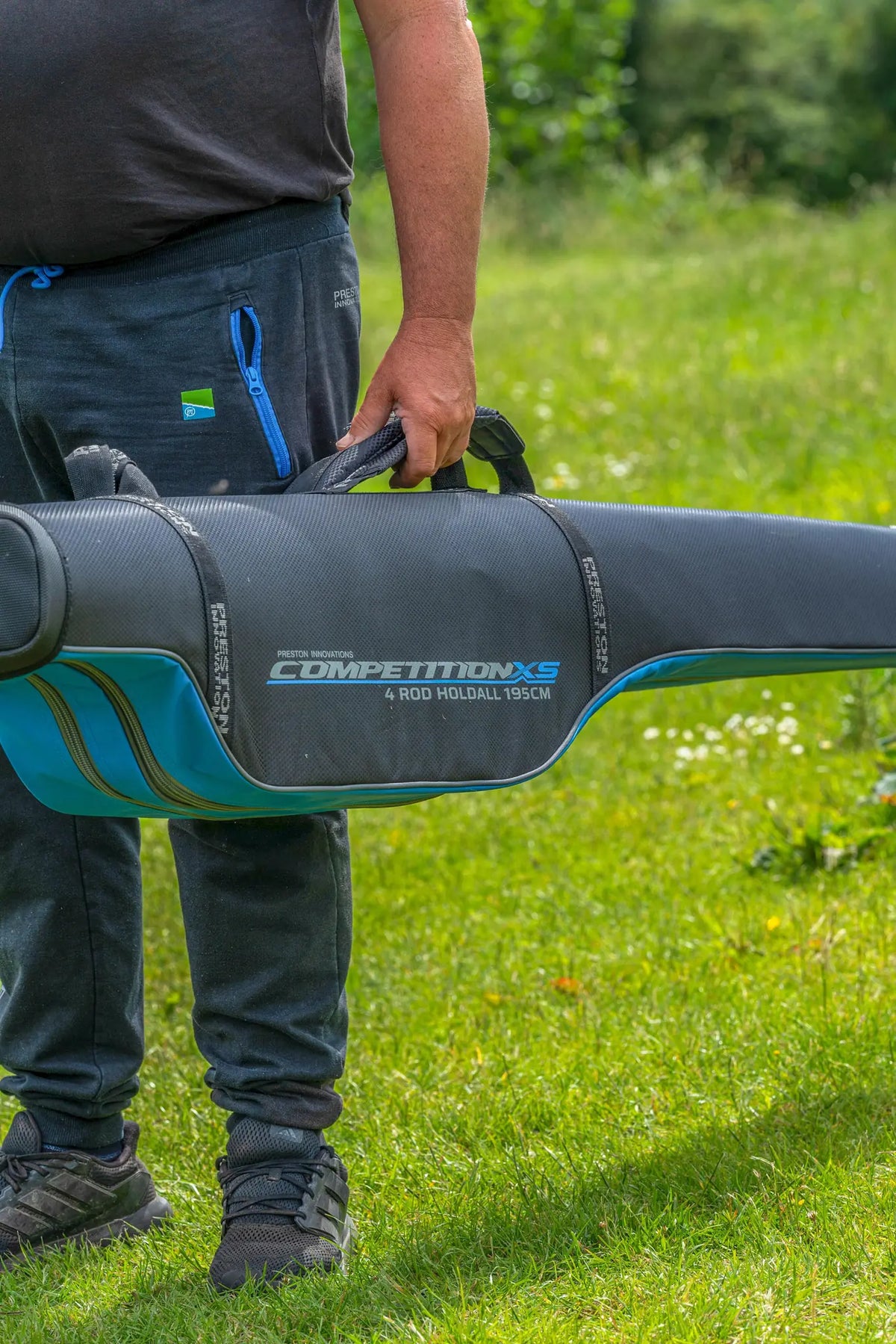 Preston Competition XS 4 Rod Holdall 195cm gedragen aan de handgreep