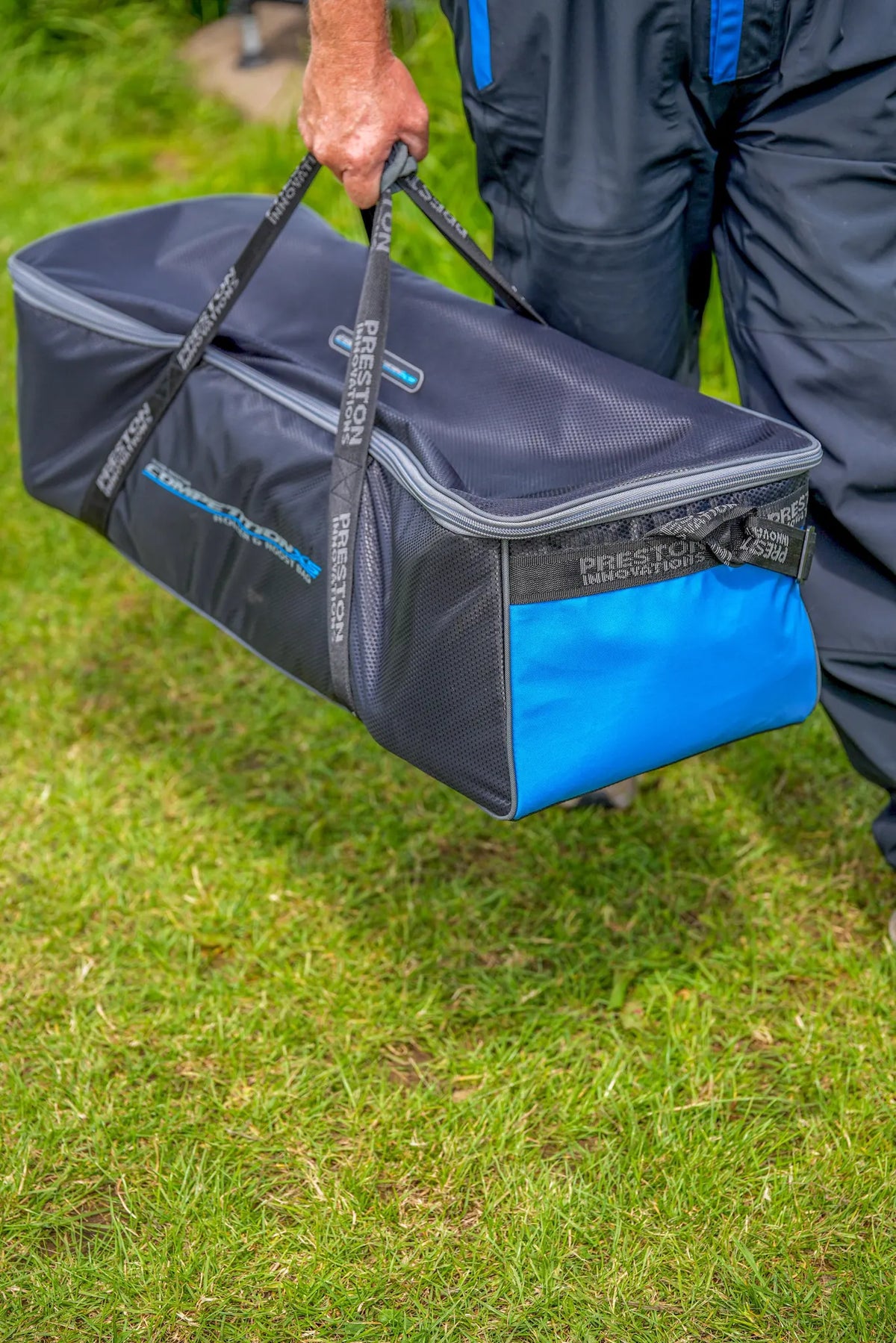 Preston Competition XS Roller & Roost Bag zijaanzicht