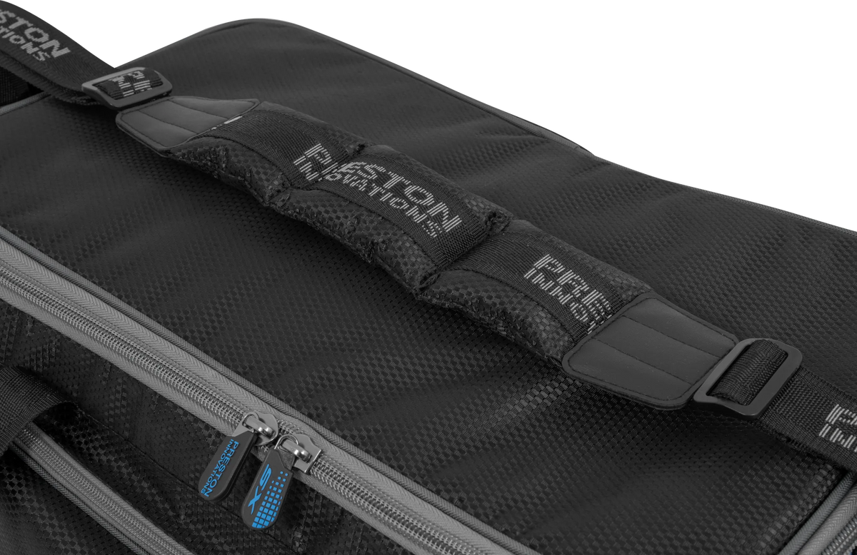Preston Competition XS Large Bait Bag detail van de schouderband
