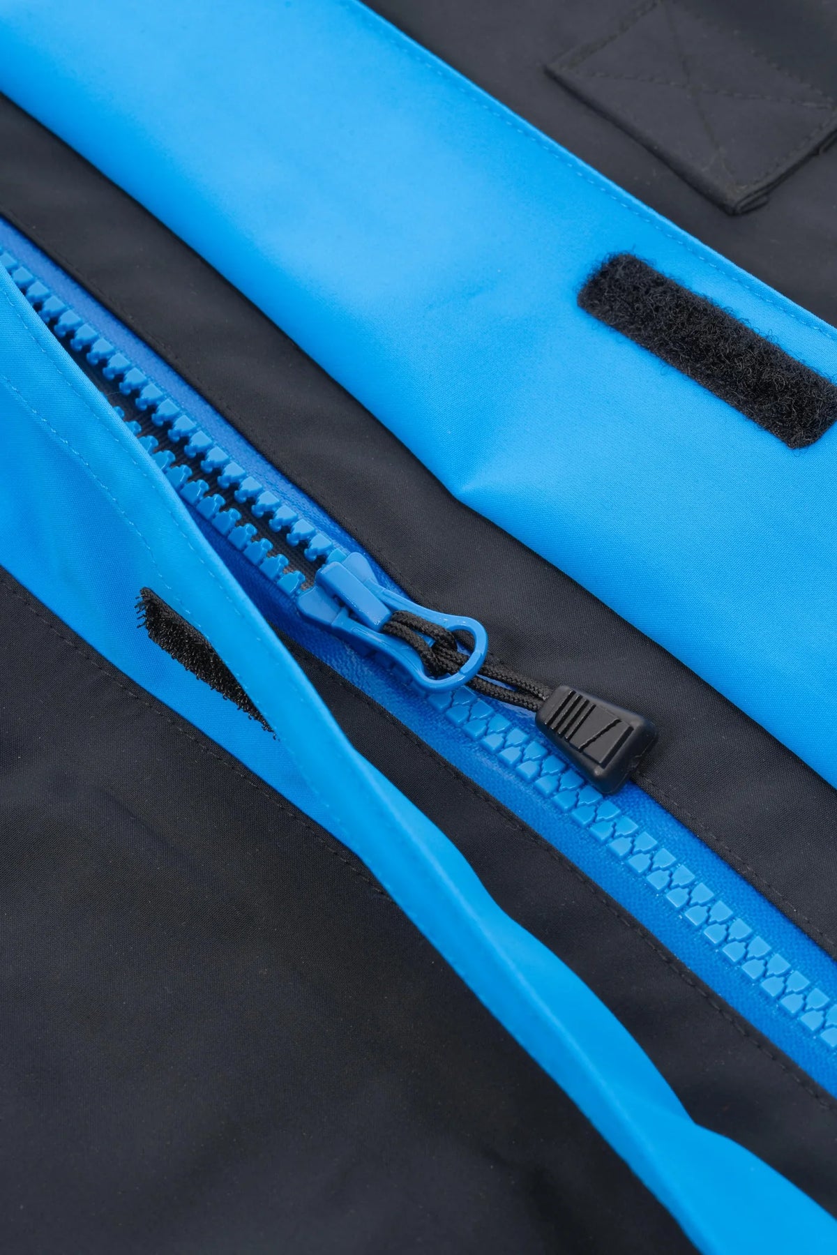 Preston DF Ultra 25K Bib & Brace waterdichte ritssluiting in detail