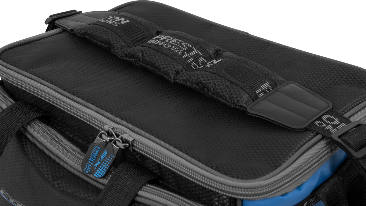 Preston Competition XS Small Bait Bag detail van de schouderband