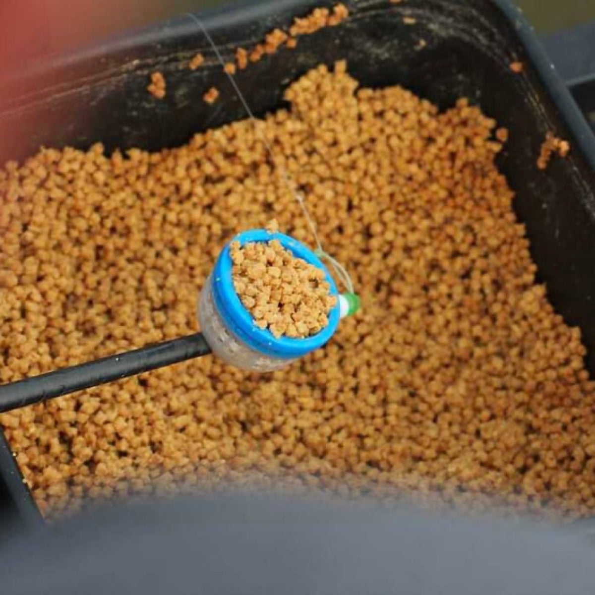 Sonubaits F1 Feed 2 mm pellets in gebruik
