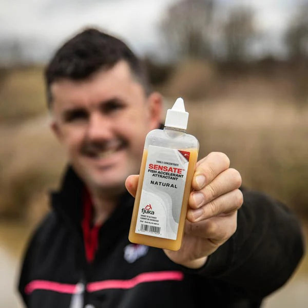 Visser toont Fjuka Sensate Fish Accelerant Natural