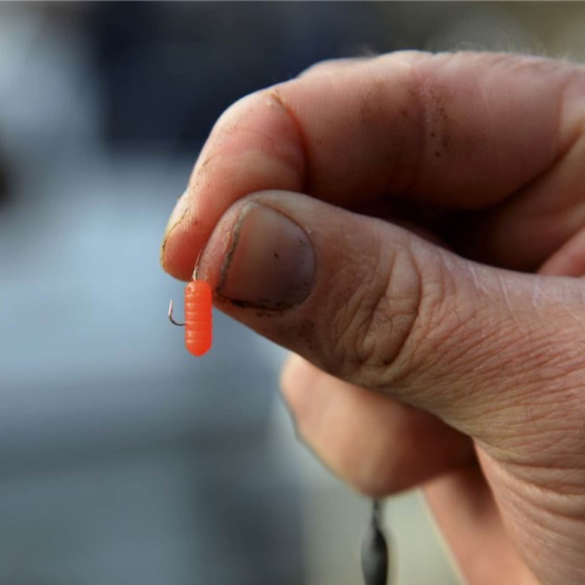 Cresta Spaghetti Worms Tomato Red kunstworm gemonteerd aan de haak