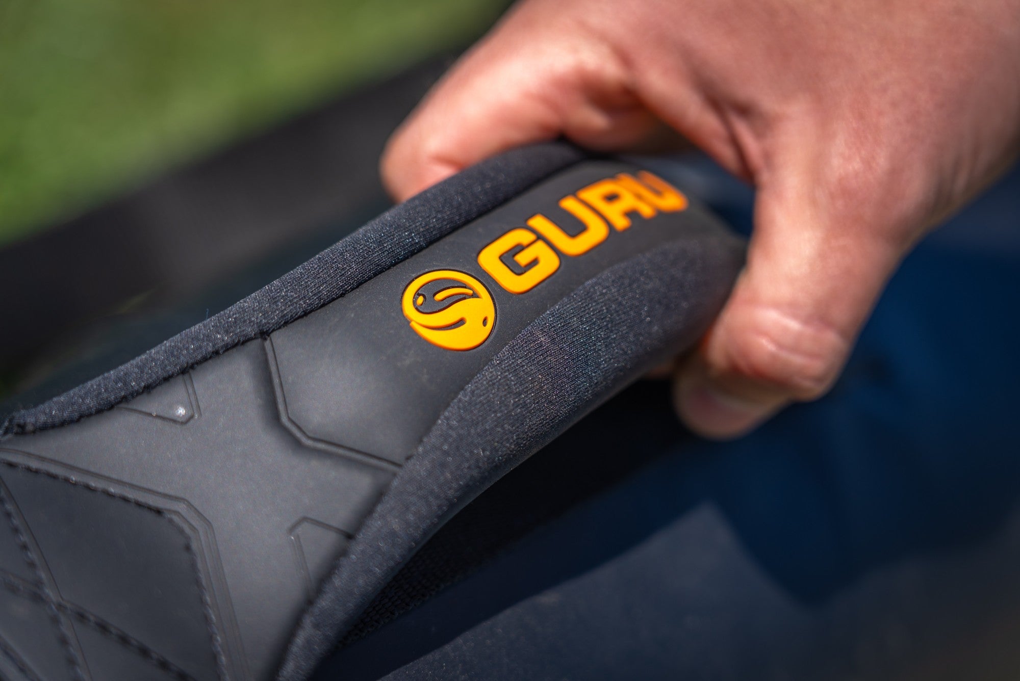 TEAM GURU 2 ROD HOLDALL