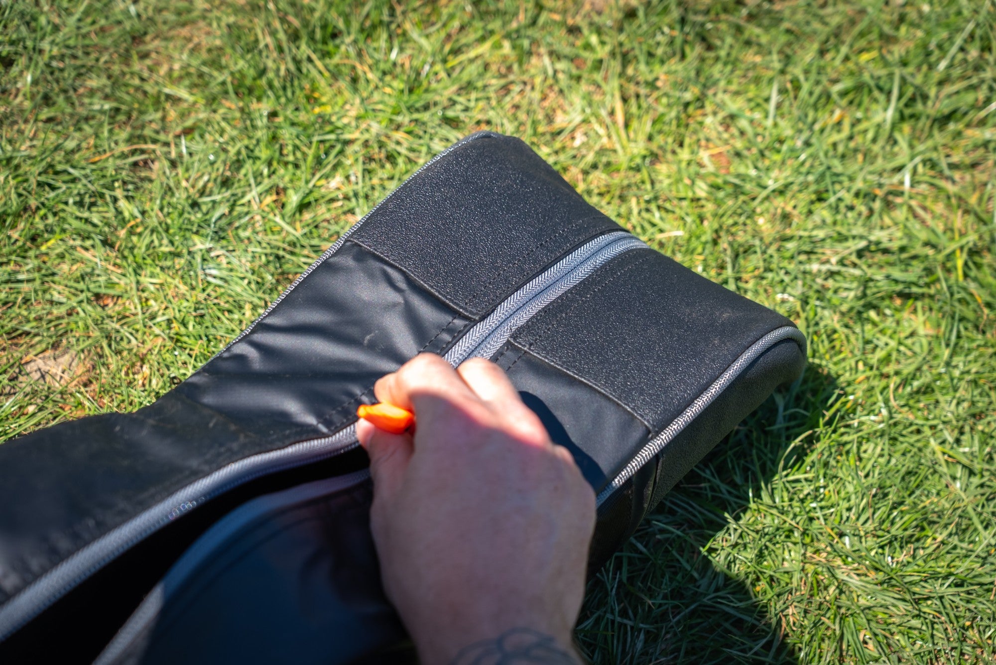 TEAM GURU 2 ROD HOLDALL
