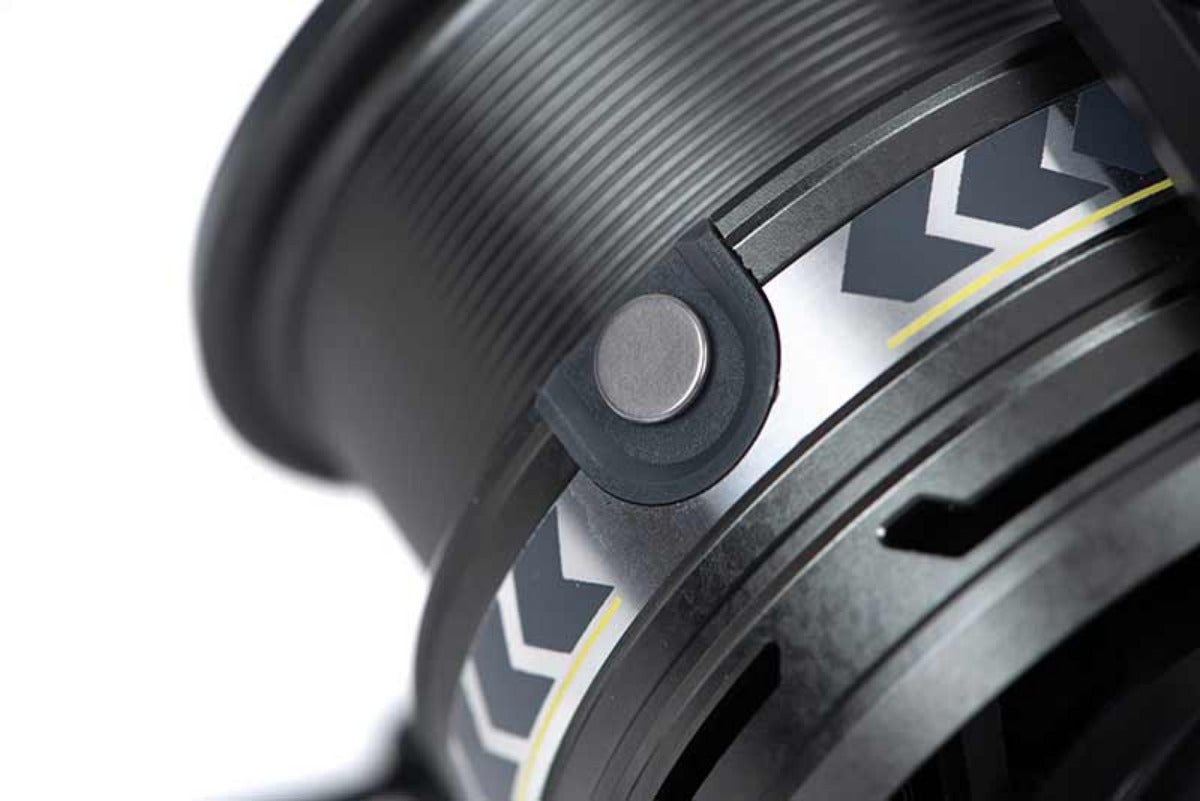 AQUOS ULTRA 6000 REEL