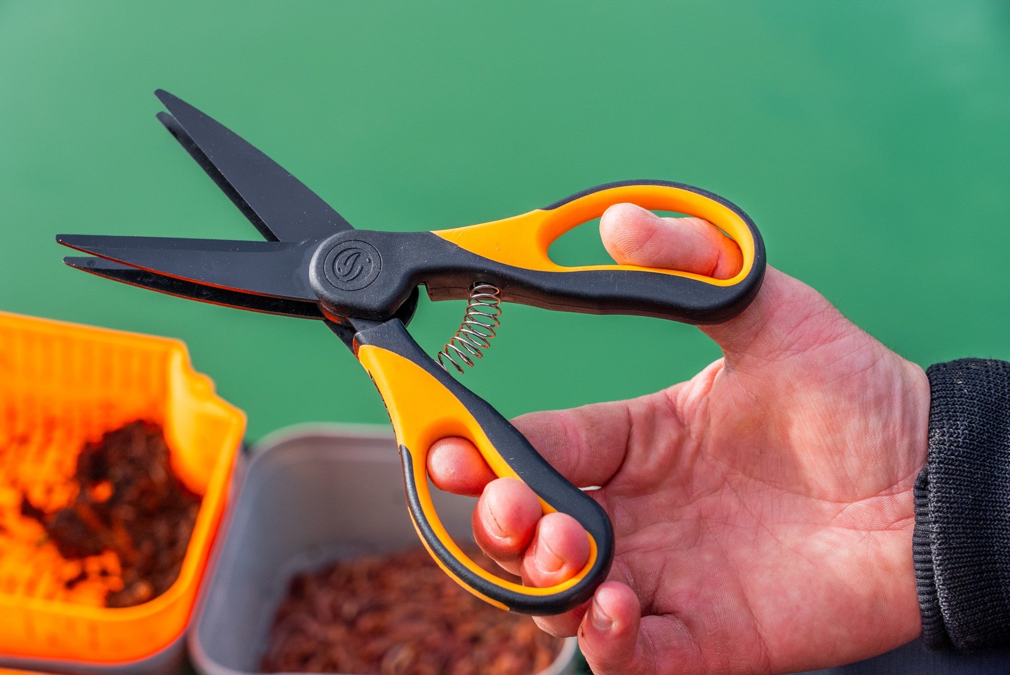 Guru-worm-scissors-5