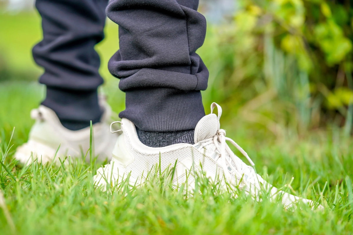 Guru Black Joggers – detail van geribde enkelboorden