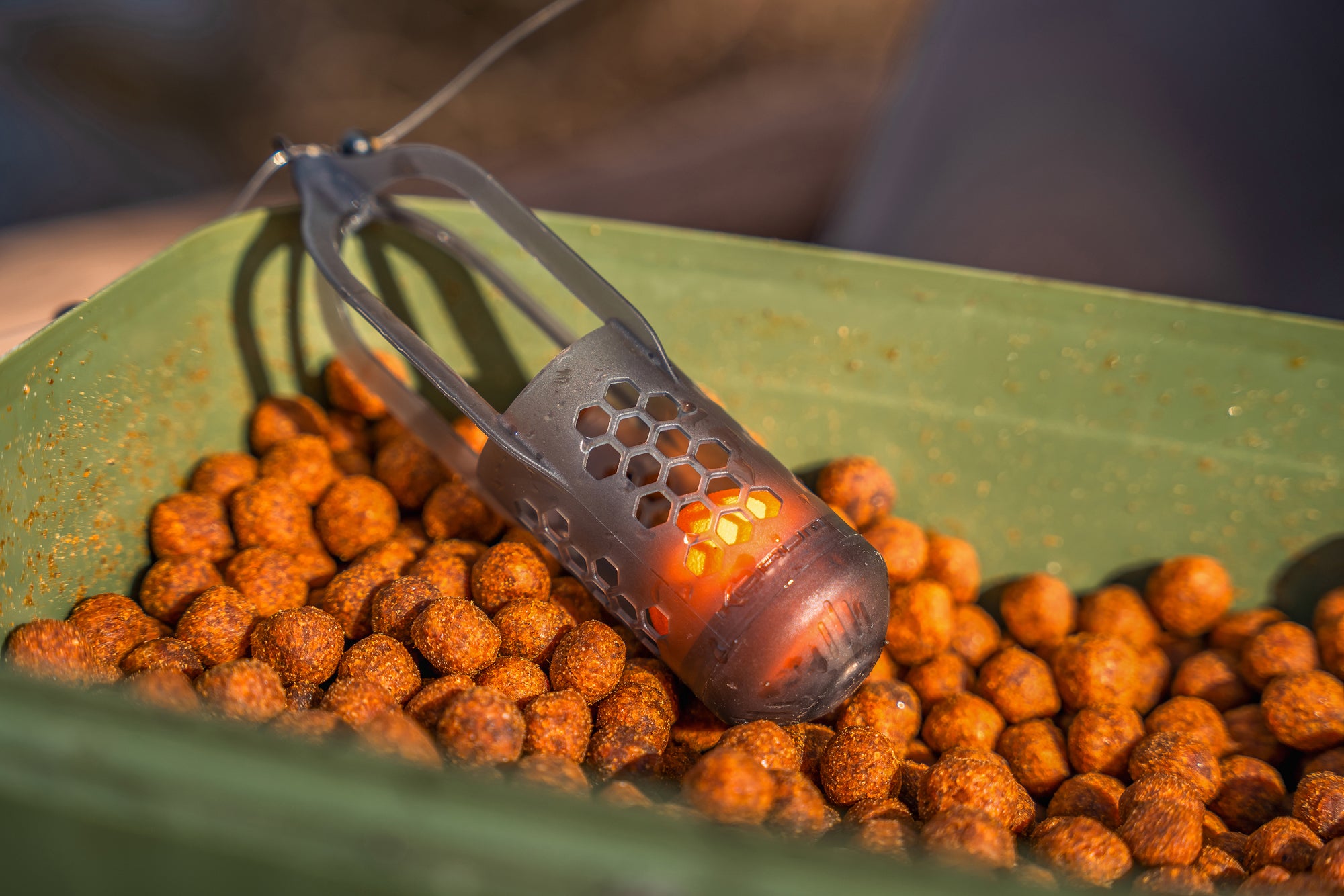 SURFACE FEEDER FLOAT