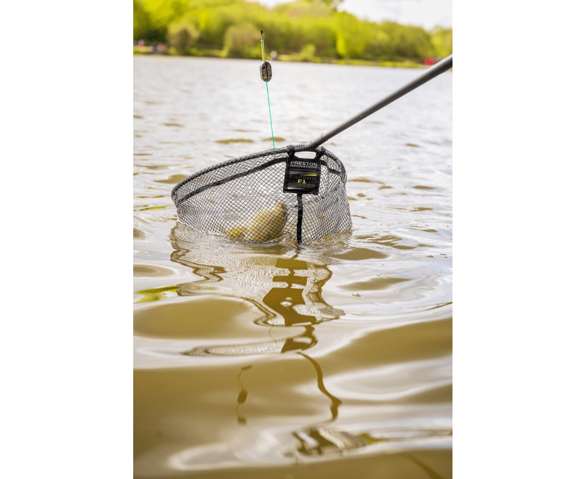 Preston carbon F1 latex landing net