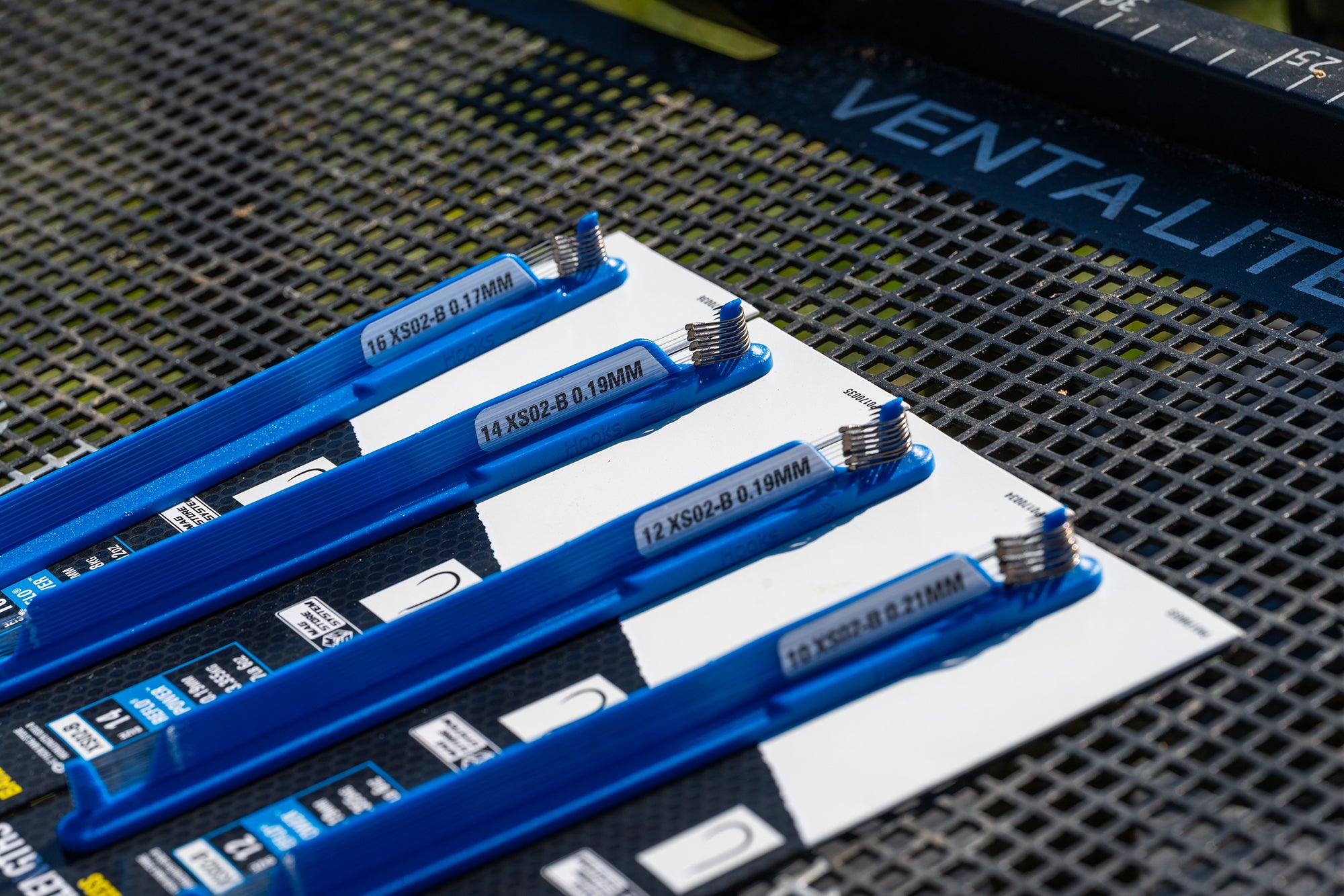 XS02-B MAG STORE HOOKLENGTH 6” - 15CM