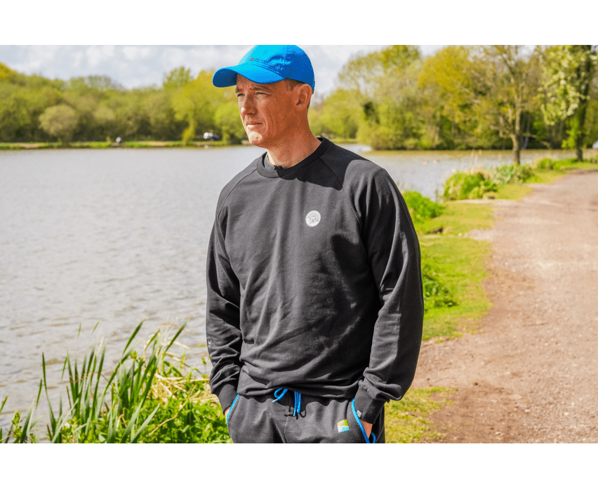 Preston black minimal sweatshirt