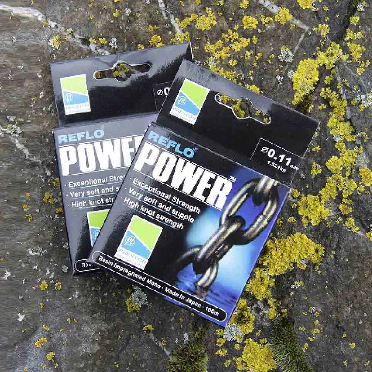 Twee verpakkingen Preston Reflo Power nylon vislijn buiten