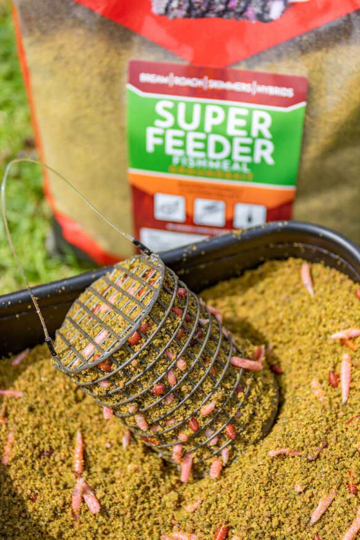 Sonubaits Super Feeder Fishmeal 2kg gevulde korf met maden