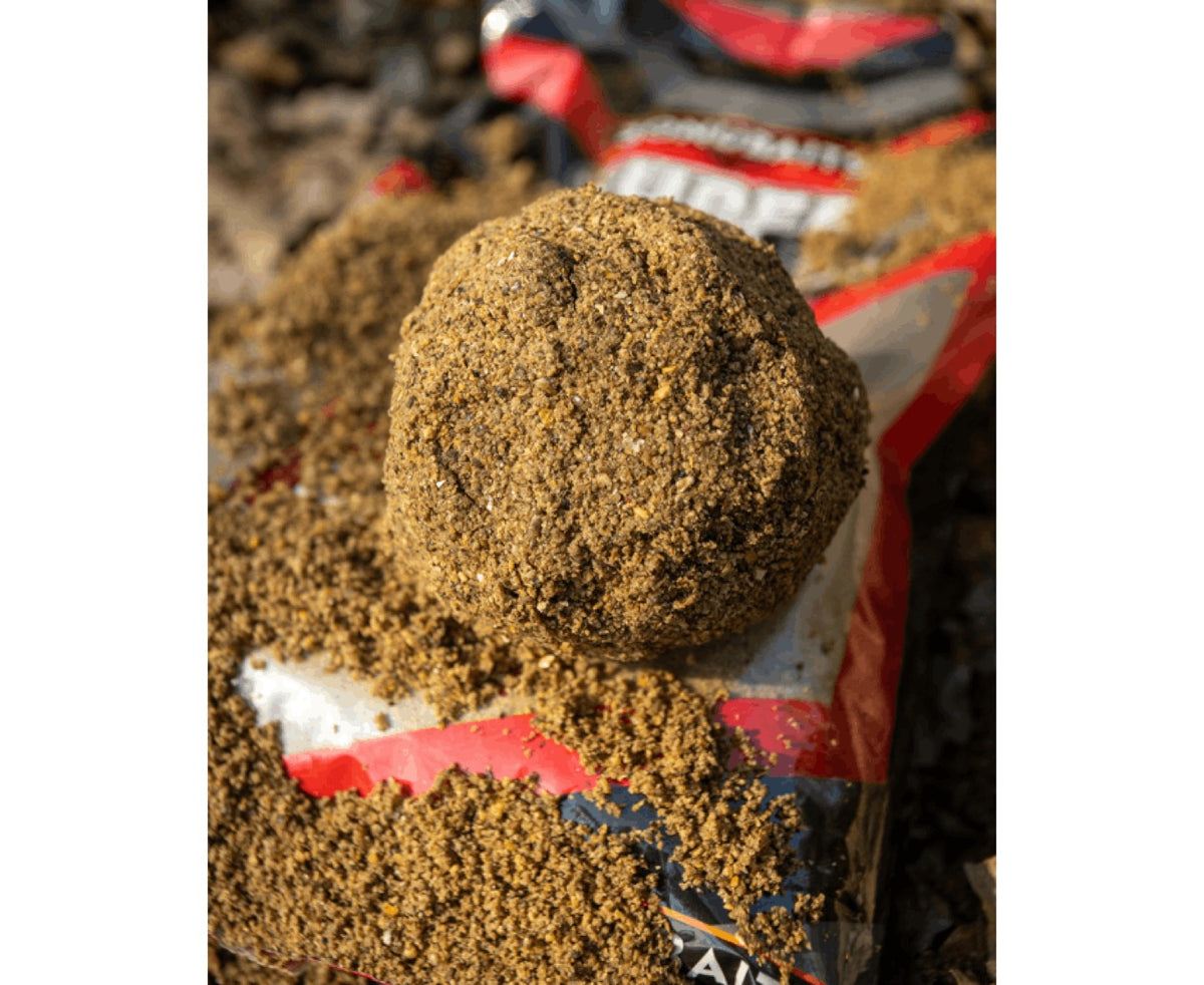 Sonubaits Super Feeder Roach 2 kg gevormde voerbal