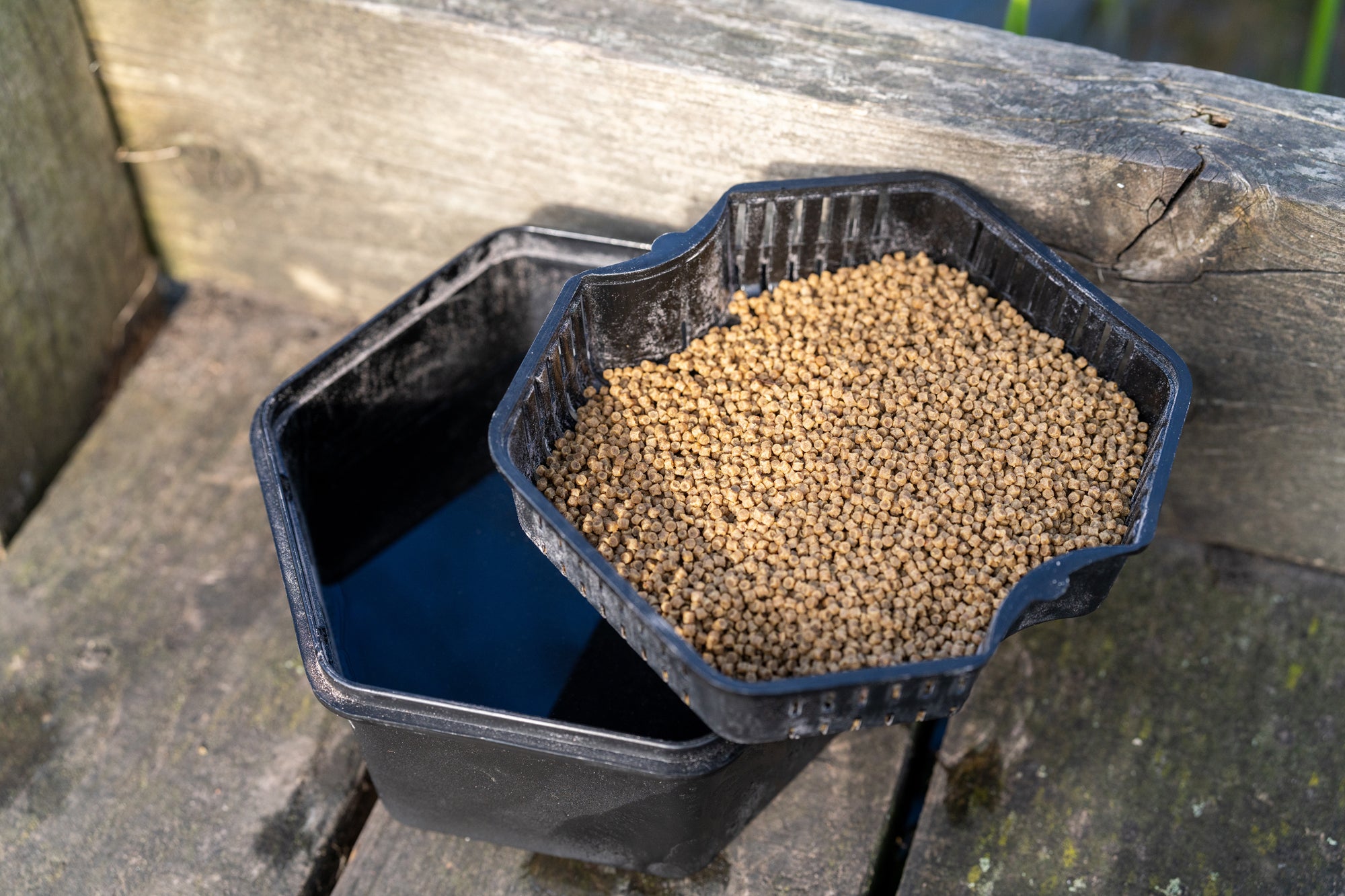 ZEBCO SECURE-LOCK BAIT BOX AND SIEVE 2L