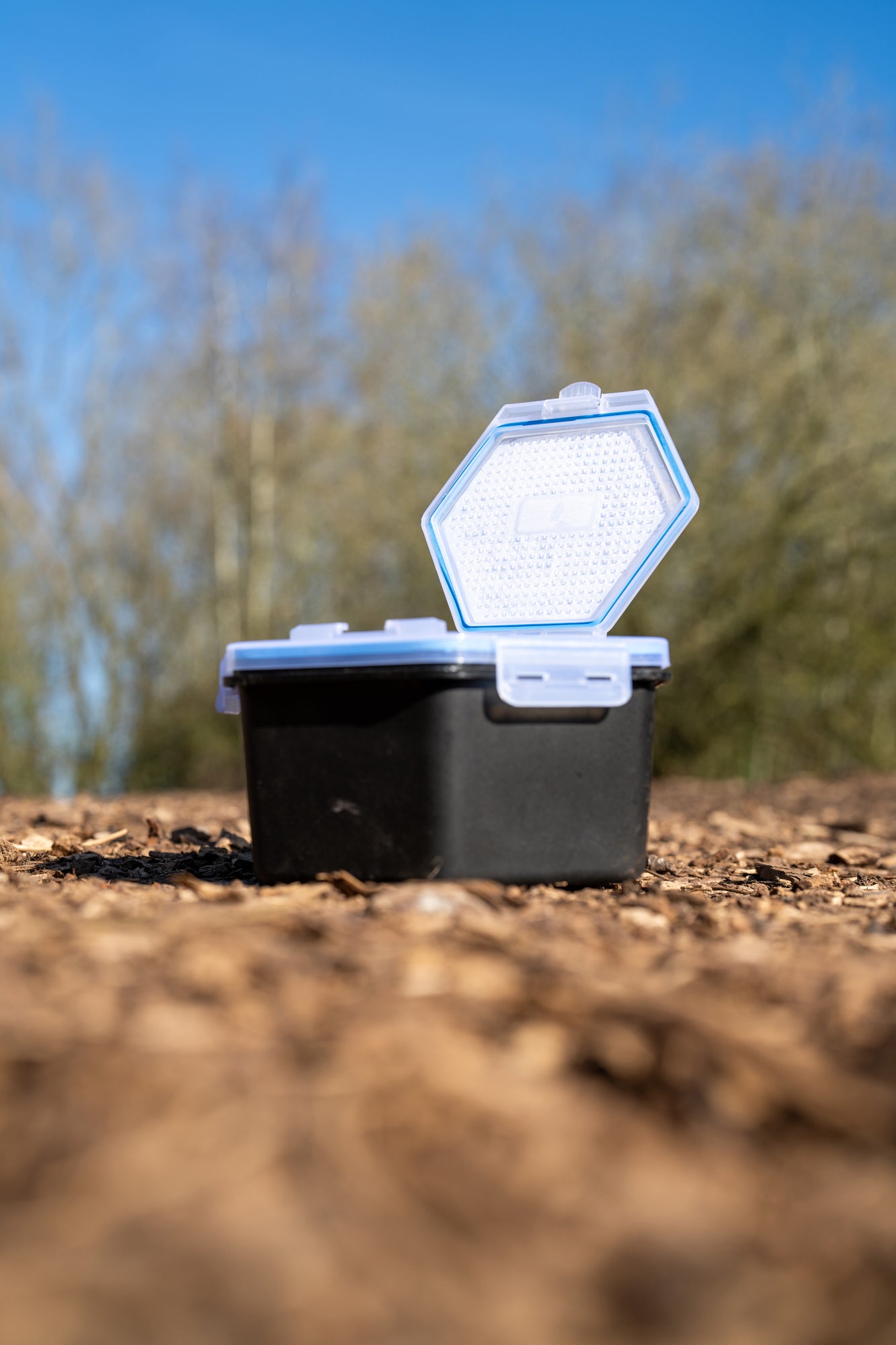 Zebco secure bait box and sieve 2L