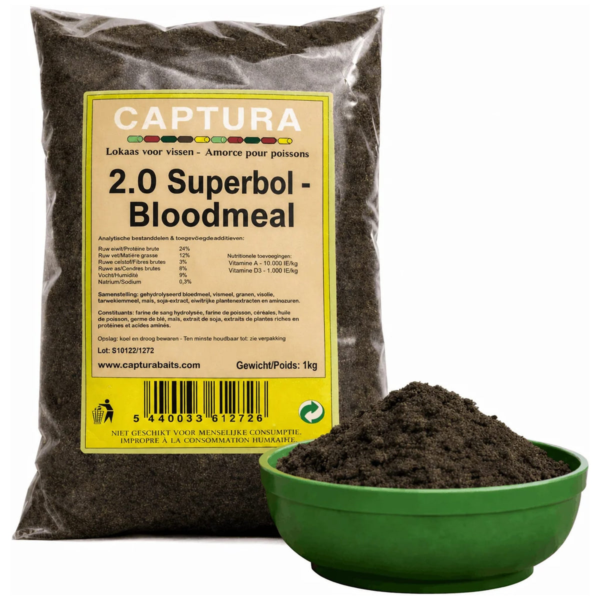 Zak Captura 2.0 Superbol Bloodmeal van 1 kg met geel etiket en een groene schaal met donkerbruin voer.