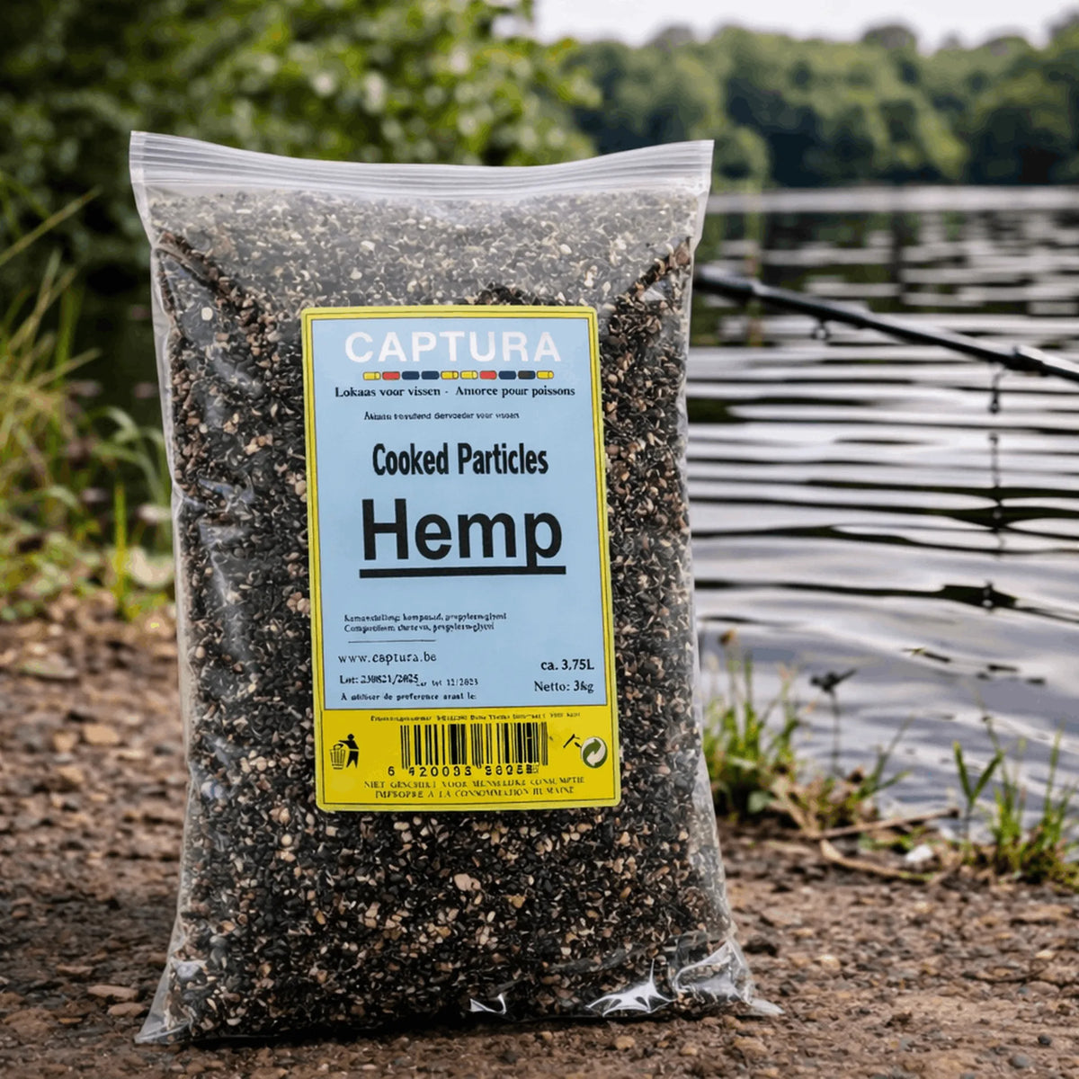 Captura Cooked Particles Hemp – zak gekookt hennepzaad aan de waterkant