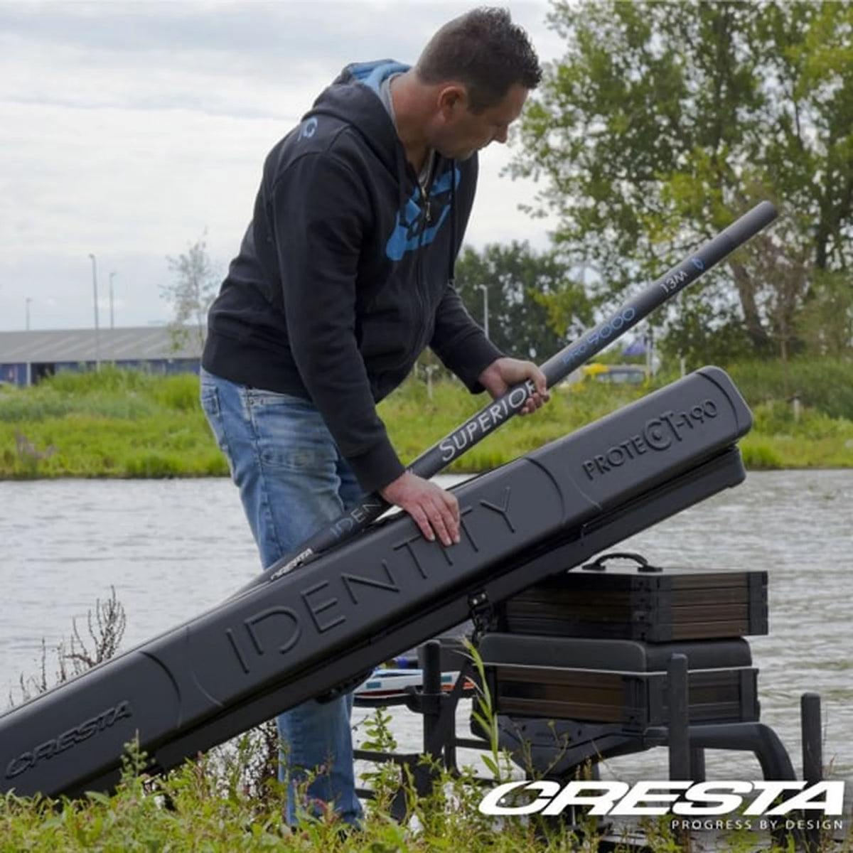 Cresta Identity Protect Case 190 hardcase in gebruik aan de waterkant