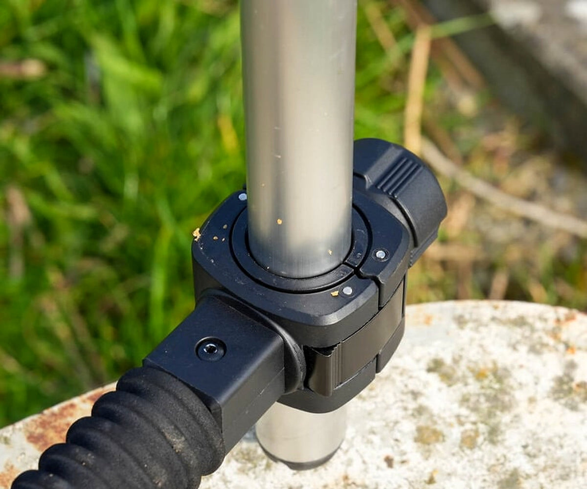 Cresta Solith 90 DG Arm – detail van de pootklem en bevestiging rond een zitkistpoot