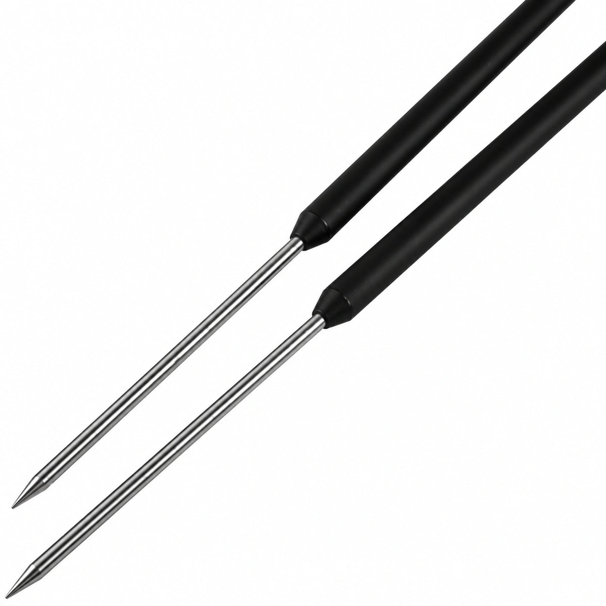 Detail van de twee scherpe roestvrijstalen grondpennen van Cresta Spiked Measure Sticks