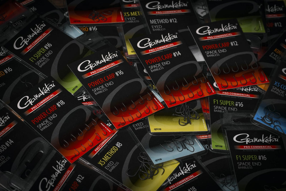 Gamakatsu Pro Commercial Power Carp Spade Barbless – close-up van sterke weerhaakloze bledhaken