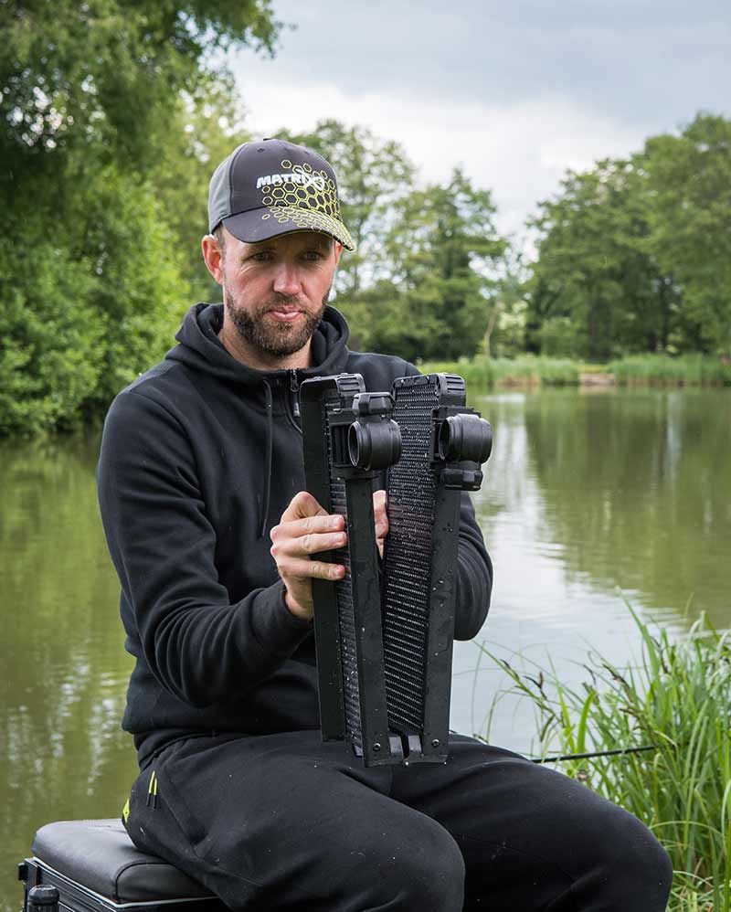 Matrix folding side tray