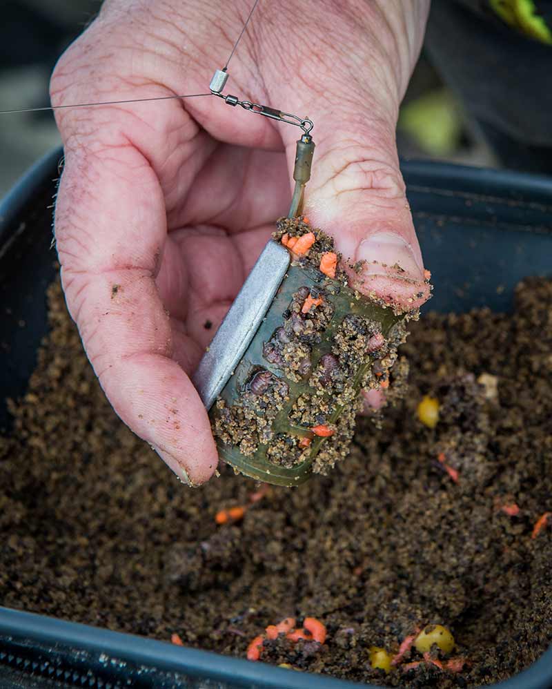 PLASTIC CAGE FEEDERS