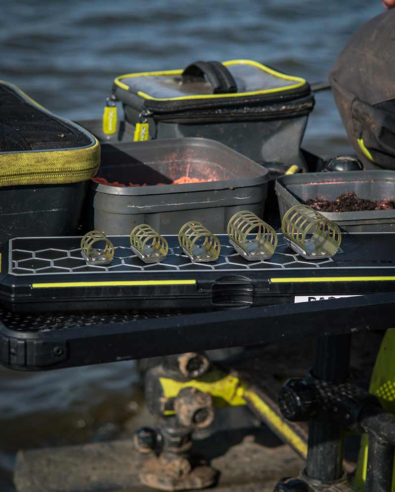 PLASTIC CAGE FEEDERS