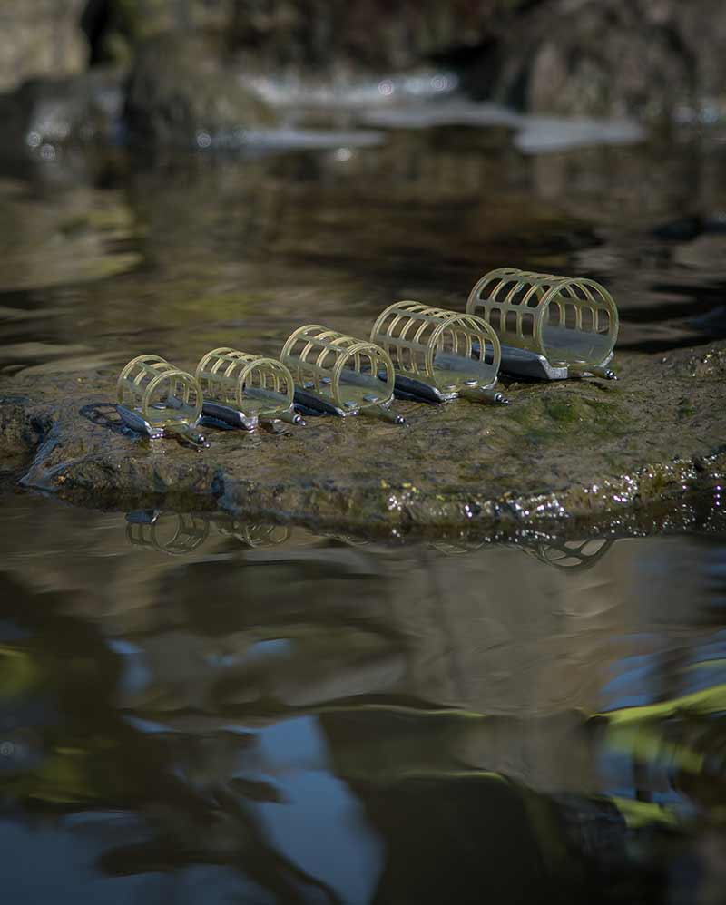 PLASTIC CAGE FEEDERS