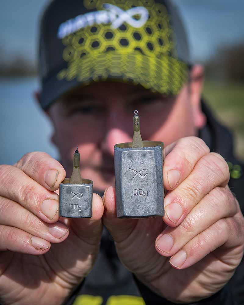 PLASTIC CAGE FEEDERS