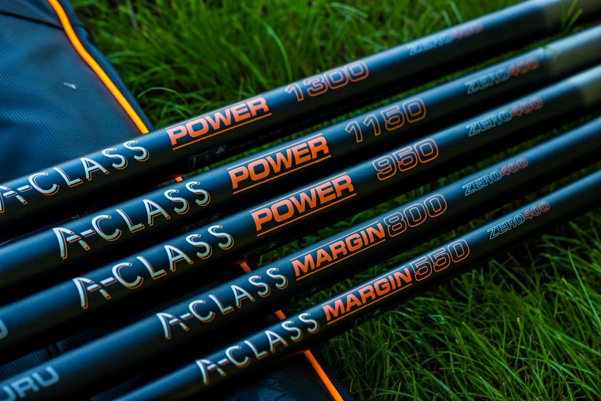Guru A-Class Power Pole Pack – modelopdruk van de Power 950 naast andere hengels uit de A-Class-reeks