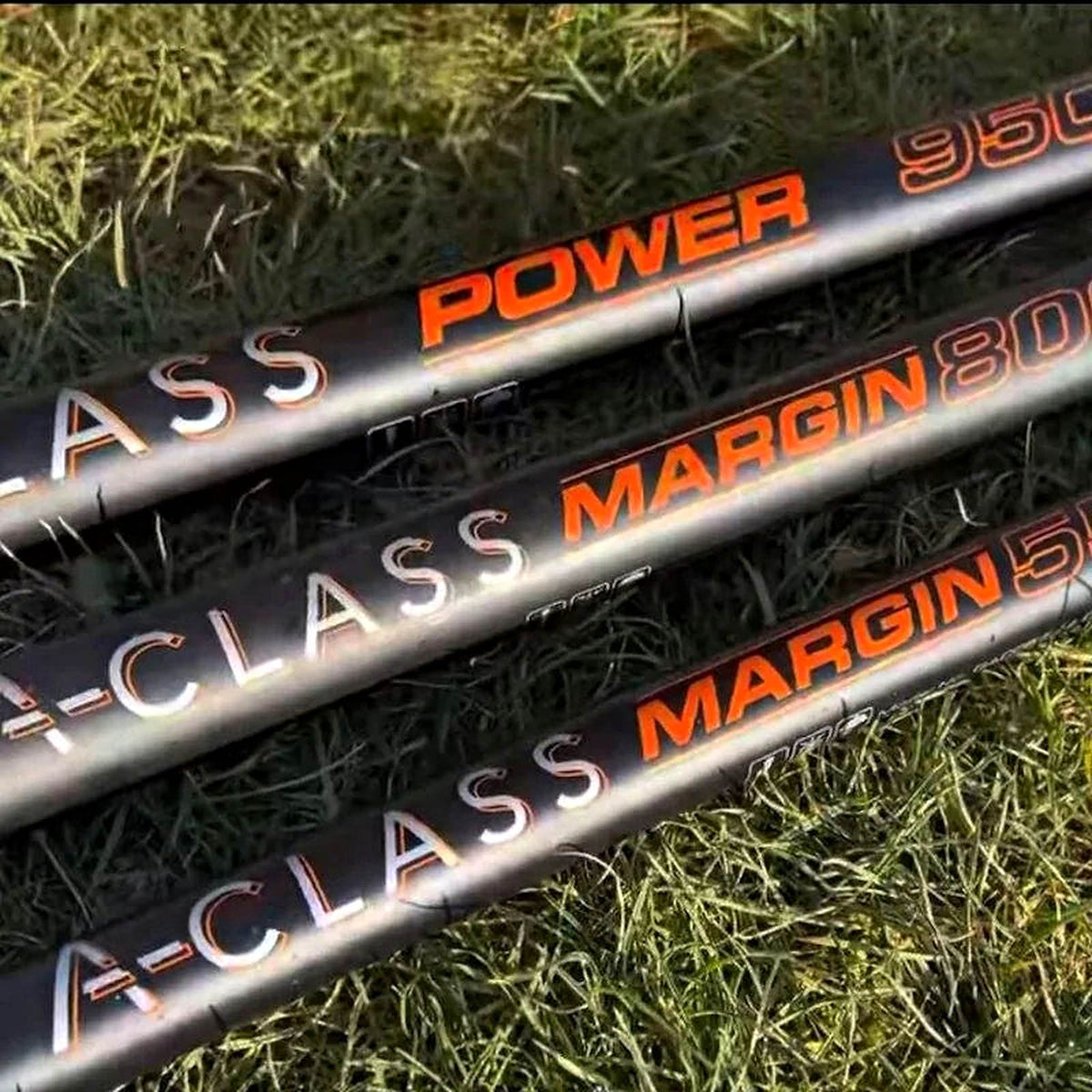 Detail van de oorspronkelijke A-Class-range met Power- en Margin-modelopdruk op drie hengelblanks