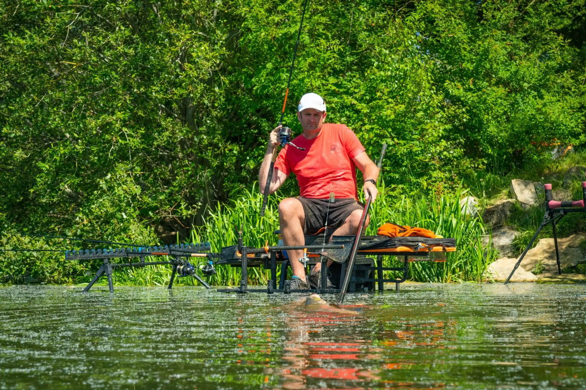 Guru Aventus schepnetsteel – scheppen voor de zitkist op het water