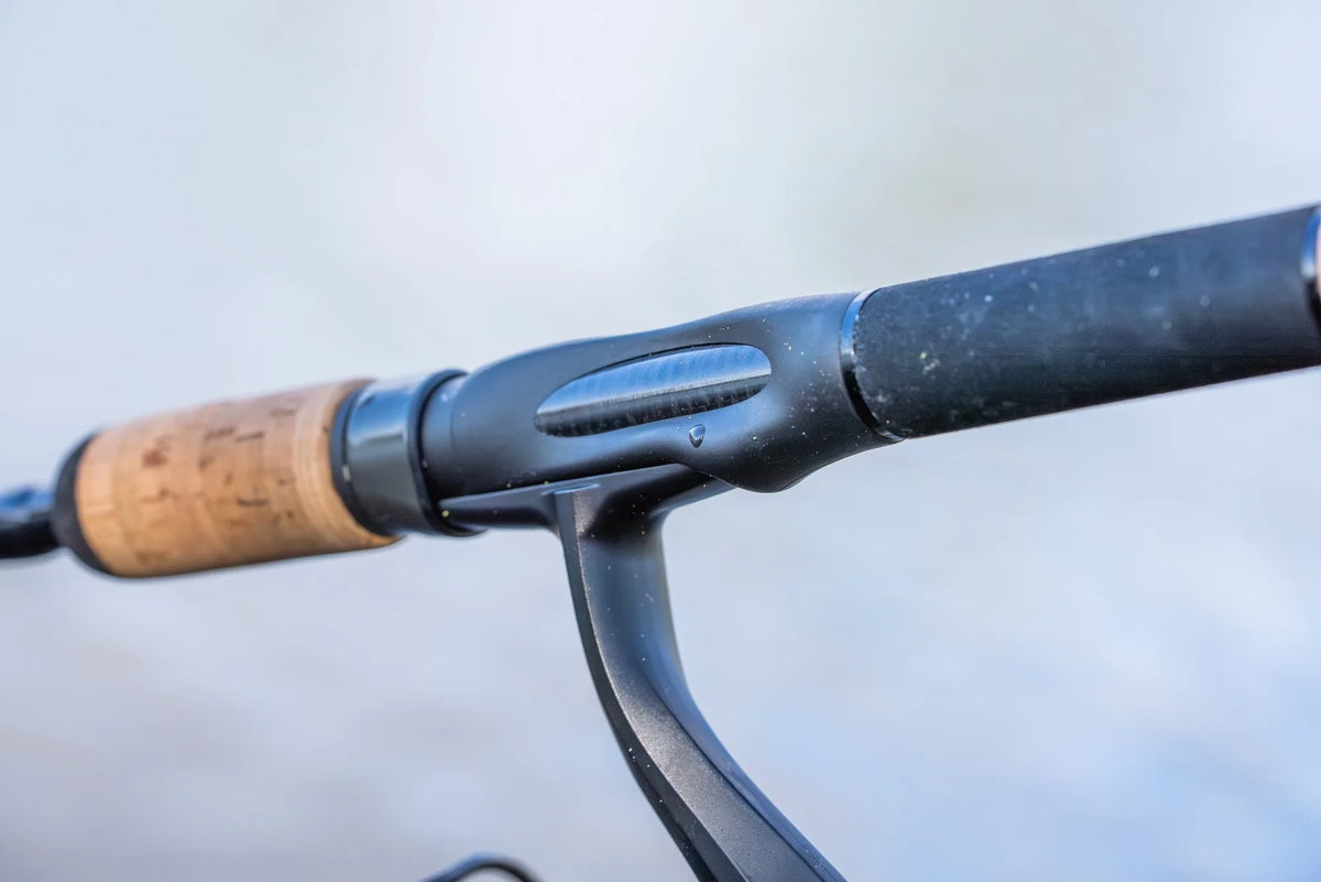 Guru Aventus R – detail van molenzitting en kurken handgreep
