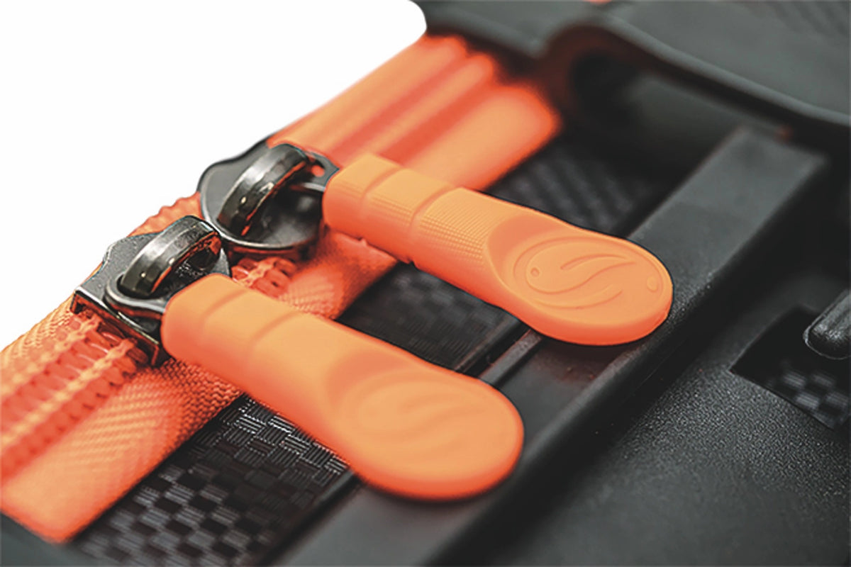 Guru Fusion Mini Net Bag – detail van oranje ritstrekkers