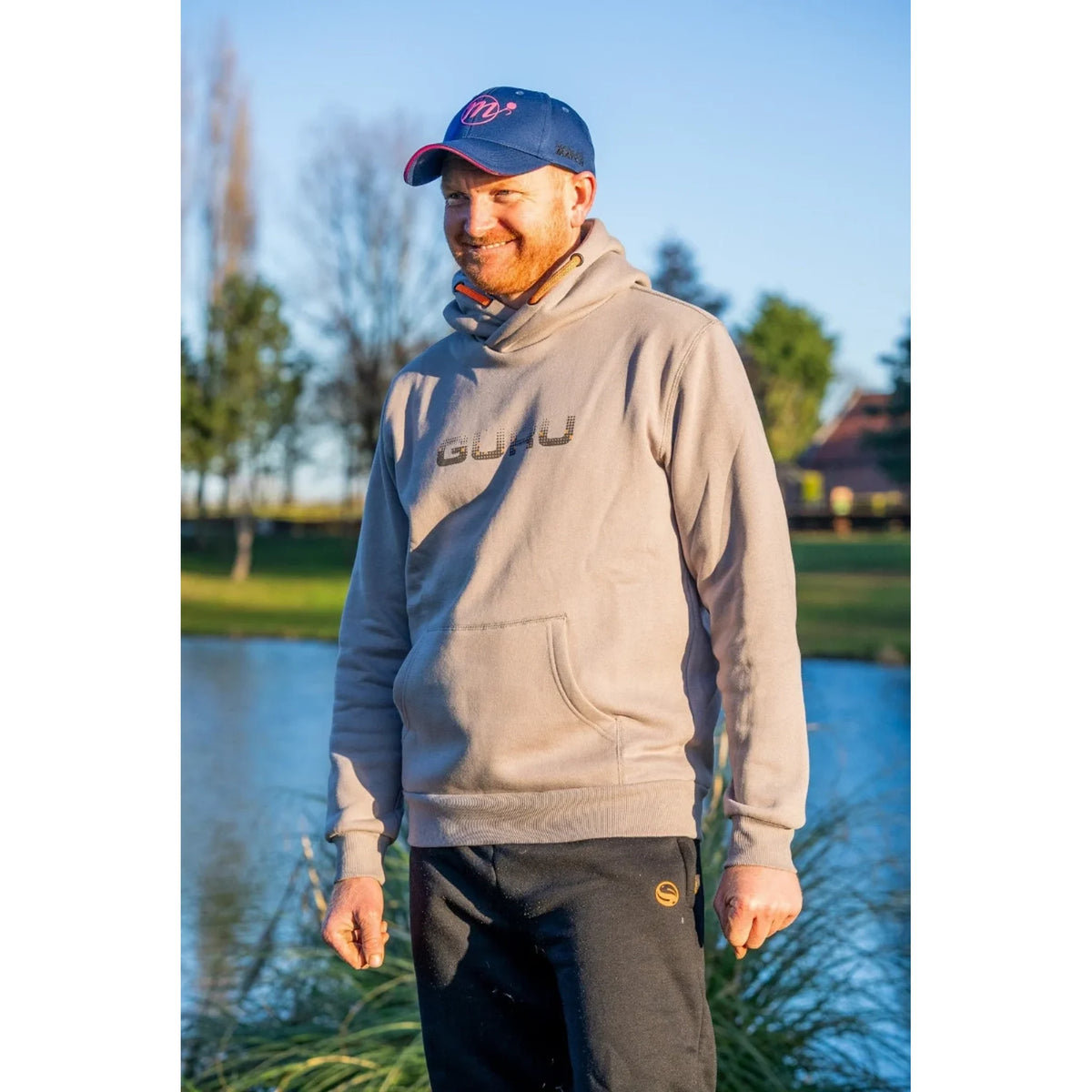 Guru Grey Circles Hoodie – gedragen voorkant