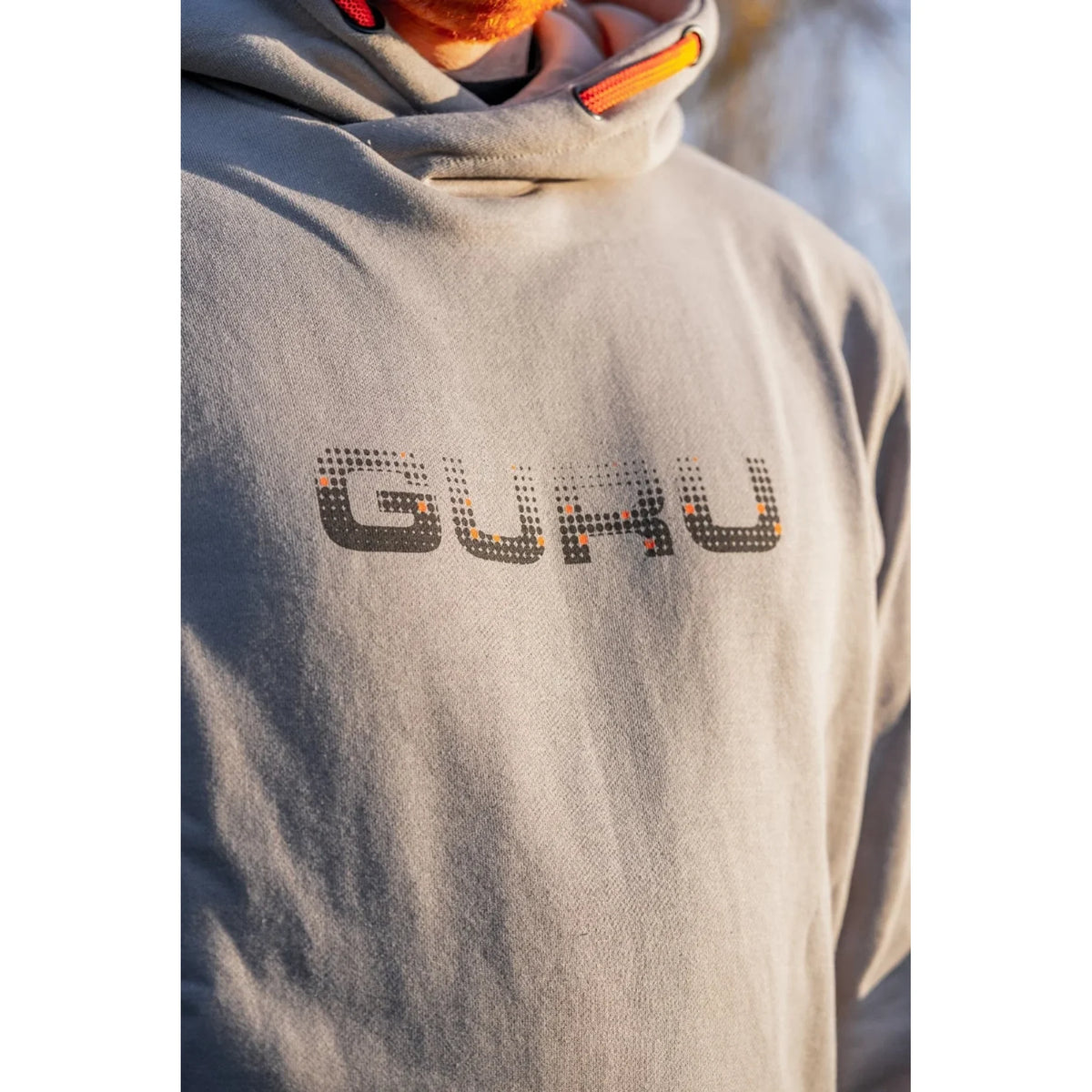 Guru Grey Circles Hoodie – detail borstlogo