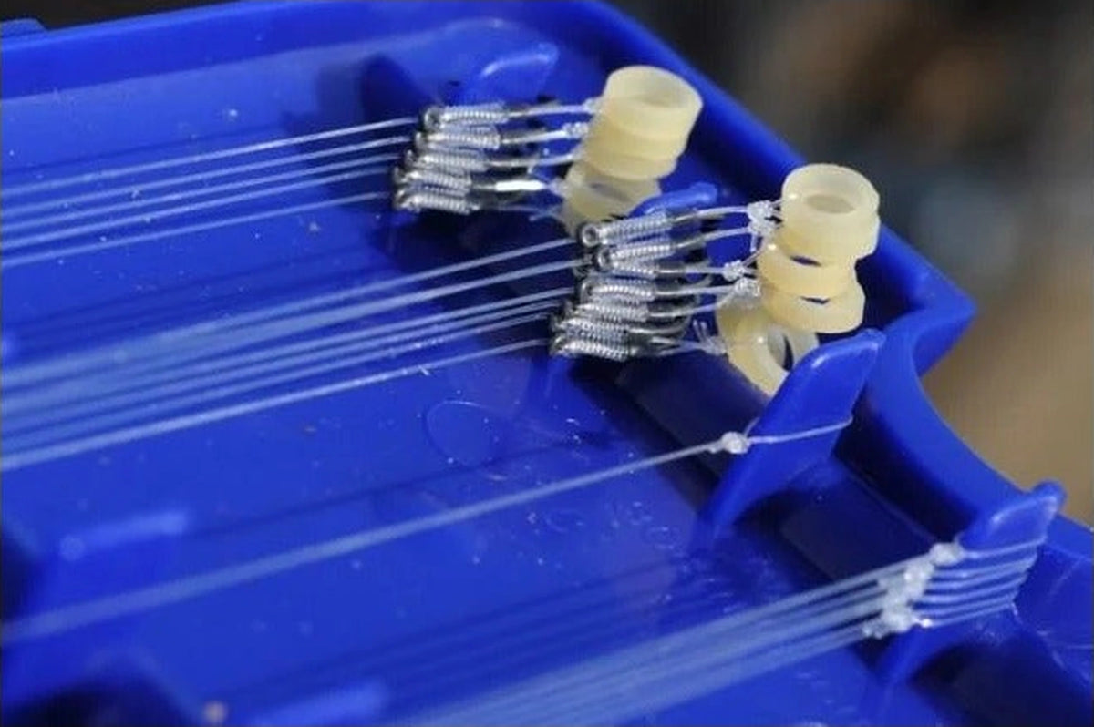Guru N-Gauge nylon onderlijnen op blauwe tuigenplank