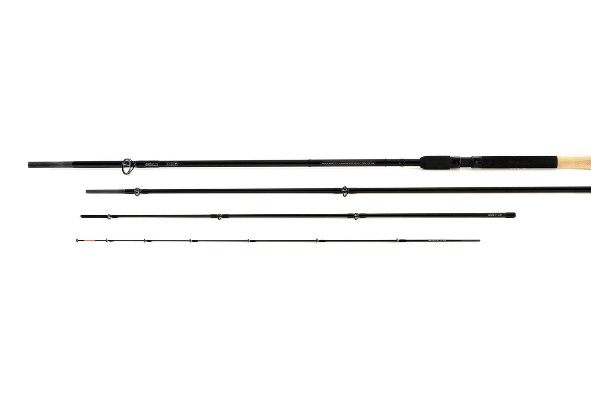 Guru N-Gauge Pro Distance Feeder – overzicht van vier hengeldelen en quivertip op wit