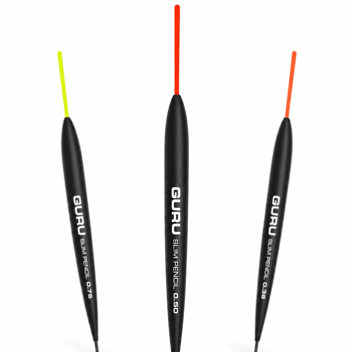 Drie zwarte Guru Slim Pencil dobbers met gele en rode bovenantennes, de middelste groter en rechtop