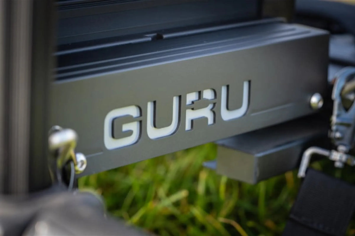 Guru Stealth Team Guru Seatbox 2.0 – detail van Guru-zijrail en bevestigingspunten