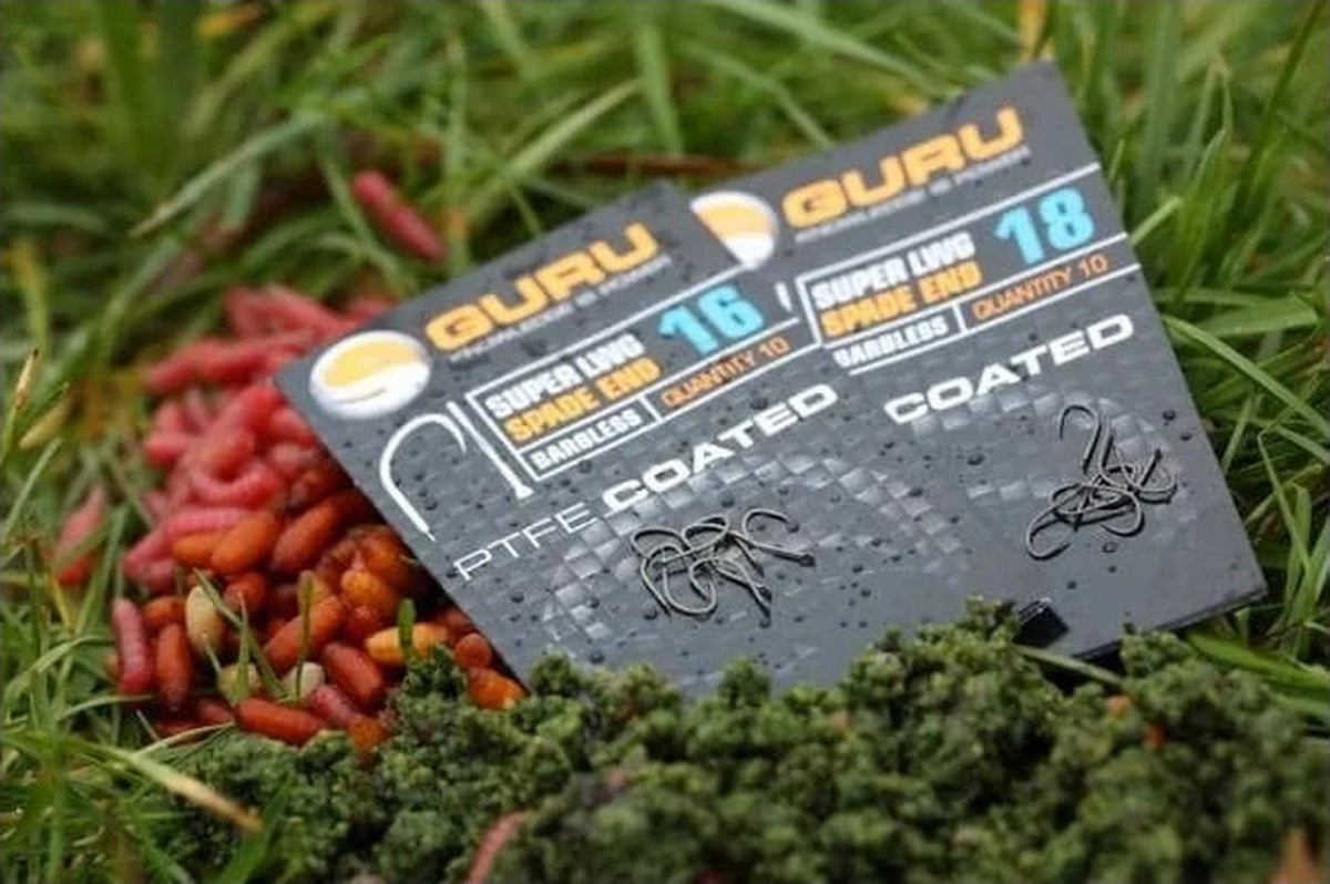 Guru Super LWG Spade End Barbless haken bij maden en waterplanten