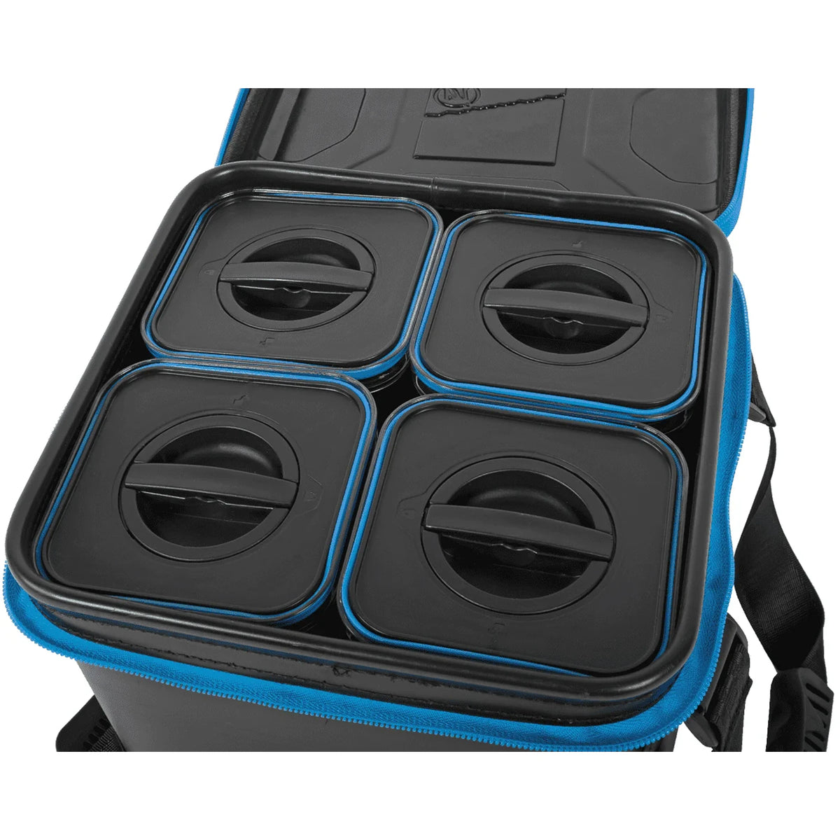 Preston Hardcase Bait Safe – detailafbeelding 2 van de EVA-aastas met afgesloten aasdozen