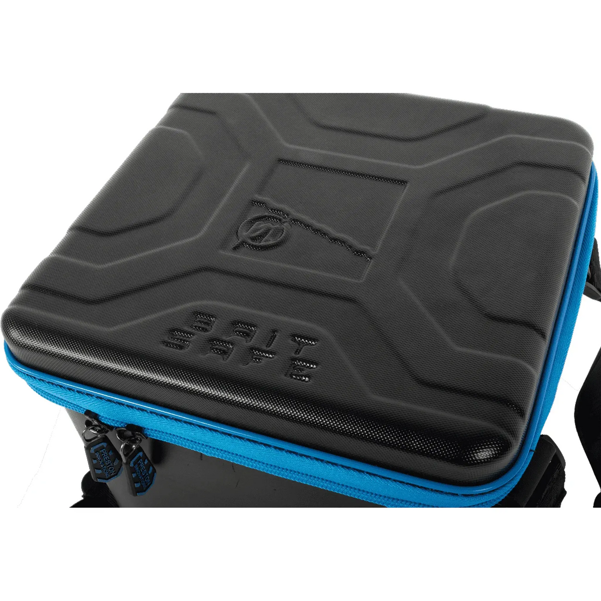 Preston Hardcase Bait Safe – detailafbeelding 3 van de EVA-aastas met afgesloten aasdozen